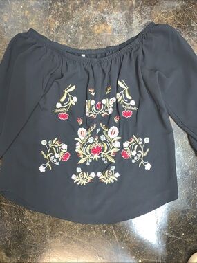 Black Off-Shoulder Embroidered Peasant Top - Floral Detail
